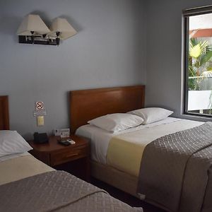 Camera standard con letto king size